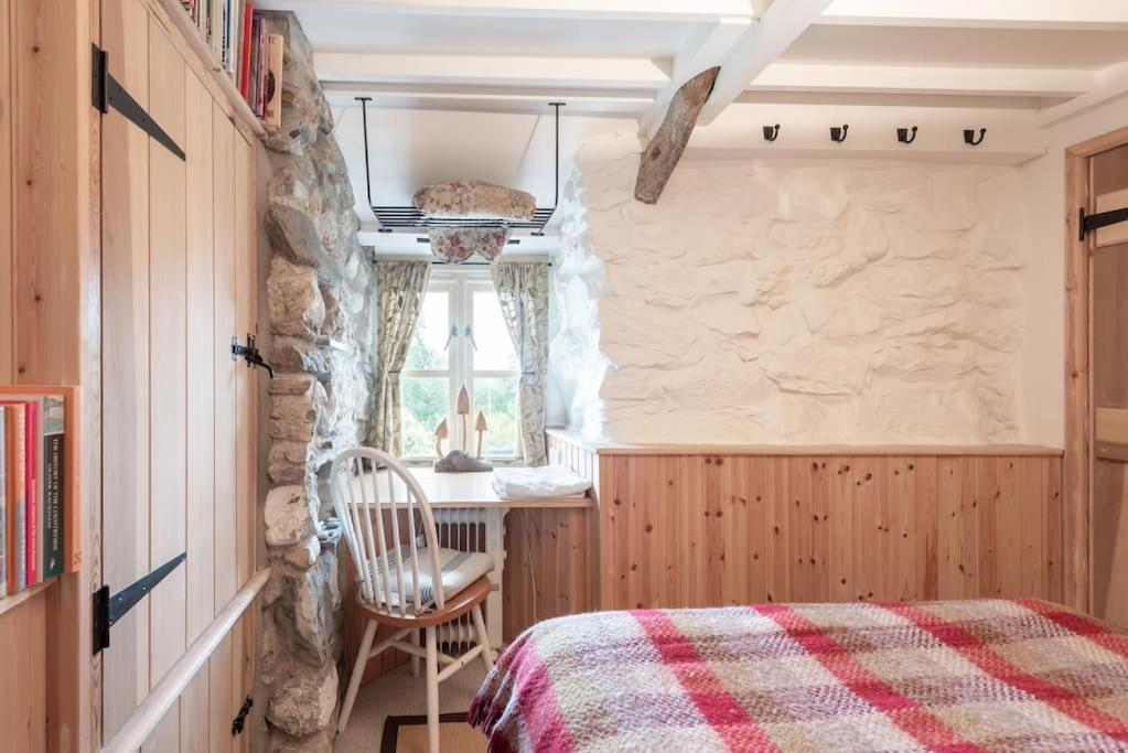 Traditional Stone Cottage With Sea Views In Snowdonia National Park Brynkir Exterior photo